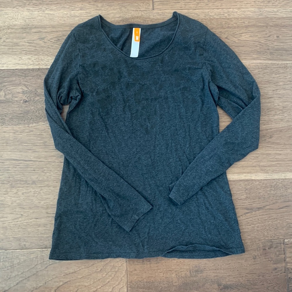 Lucy long sleeve shirt size Medium